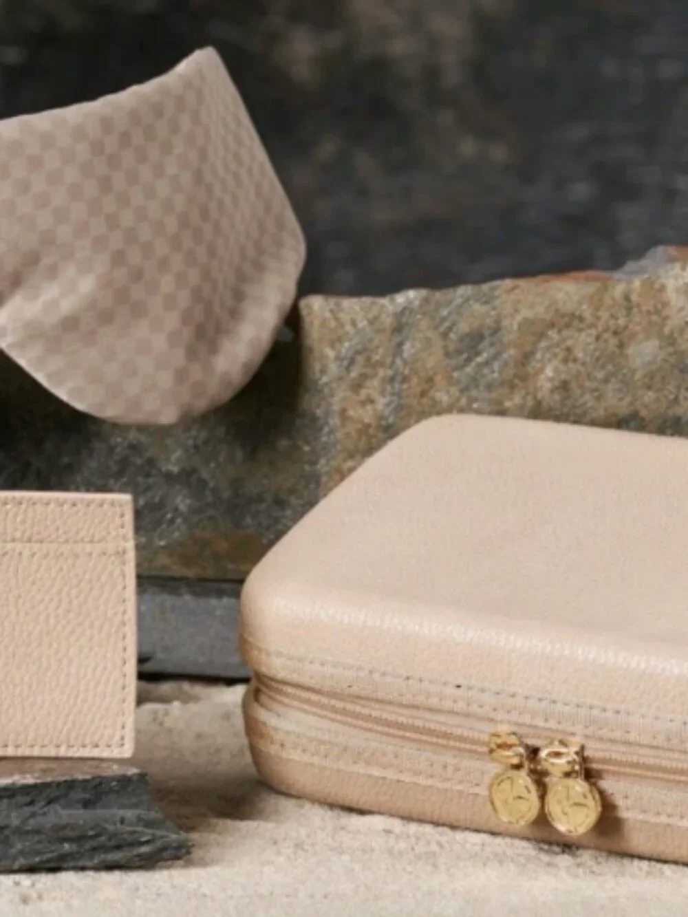 NEW EVA AIR Giorgio Armani Business Royal Laurel Class Toiletry Case Amenity Kit